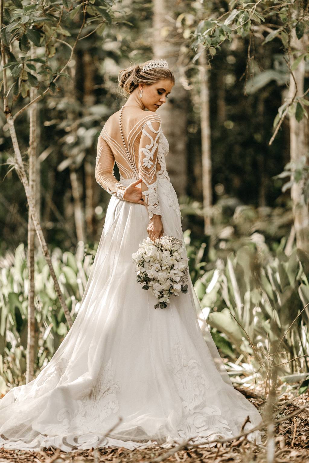 jonathan-borba-cW6WOyXbIeU-unsplash silhuetas de vestidos de noiva - evasê