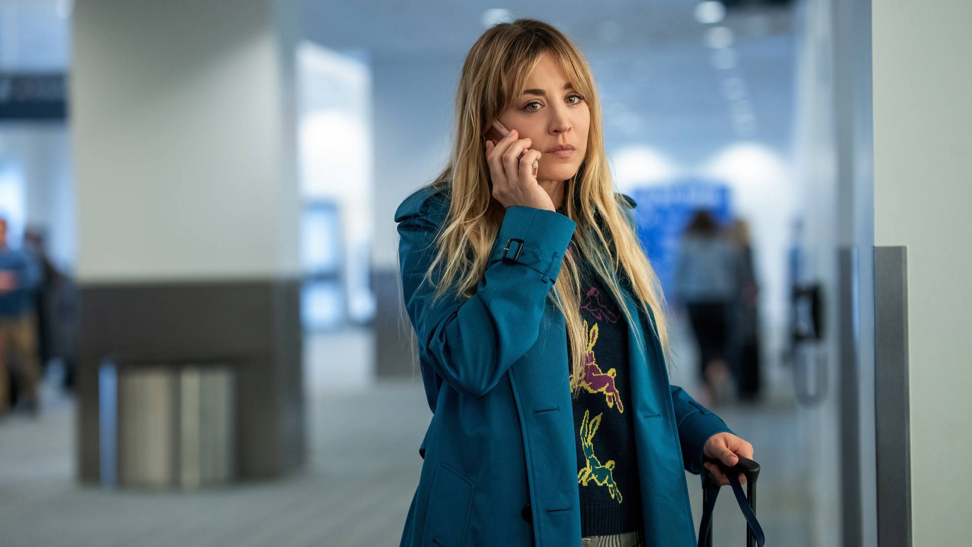 O espiral viciante de The Flight Attendant é sobre autossabotagem