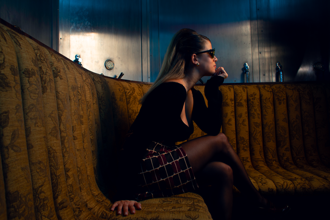 Body, R$ 628, Magàri; saia, R$ 1.587, Lilly Sarti; e meia-calça, R$ 100, STIFF LEGWEAR.Brincos, R$ 357, Nour; e óculos, R$ 2.770, Lapima Body, R$ 628, Magàri; saia, R$ 1.587, Lilly Sarti; e meia-calça, R$ 100, STIFF LEGWEAR.Brincos, R$ 357, Nour; e óculos, R$ 2.770, Lapima