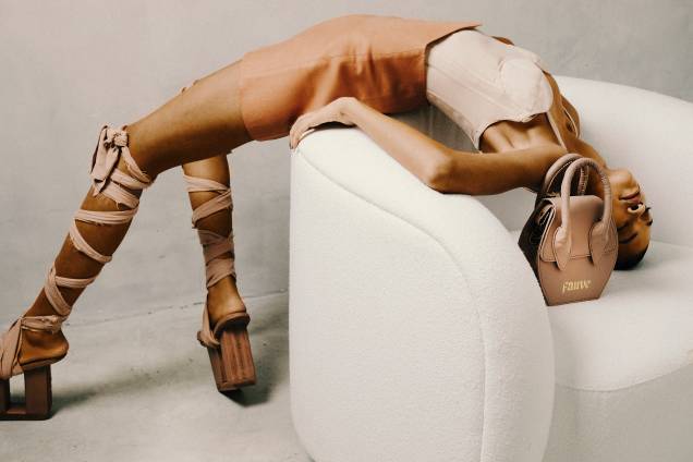 Tons sóbrios também foram vistos na passarela Tons sóbrios também foram vistos na passarela