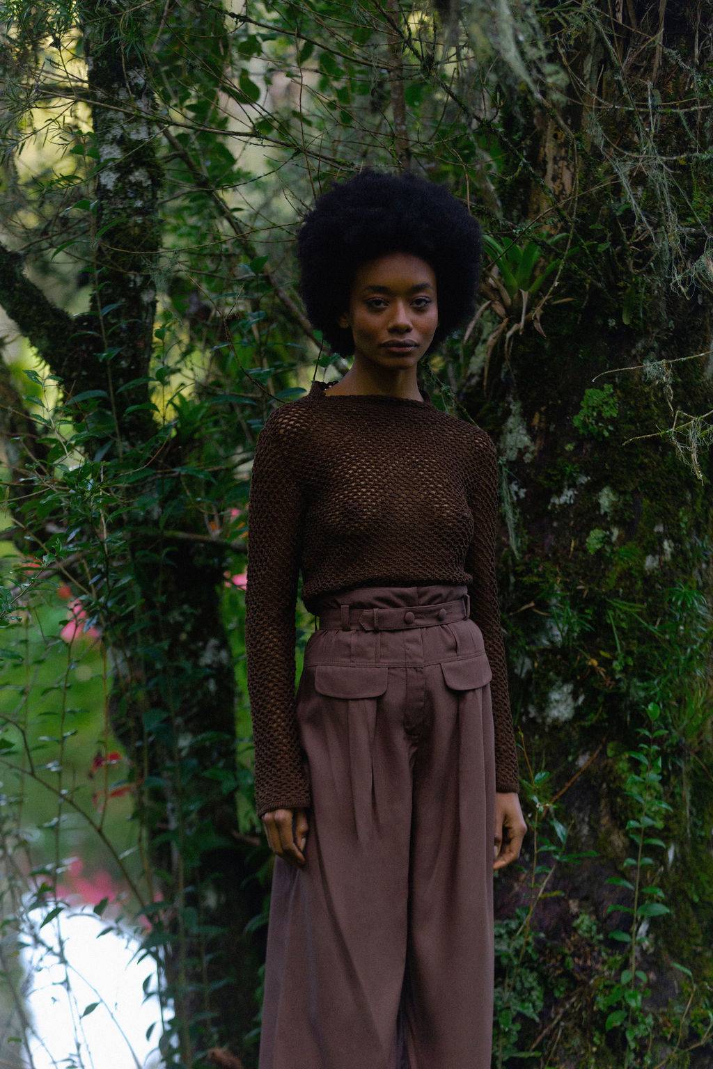 Cal&ccedil;a de alfaiataria com blusa transparente
