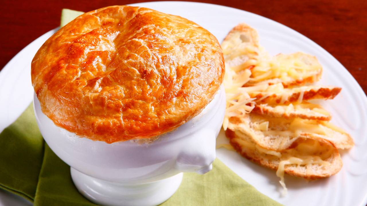 Sopa de cebola, do Bistrot de Paris