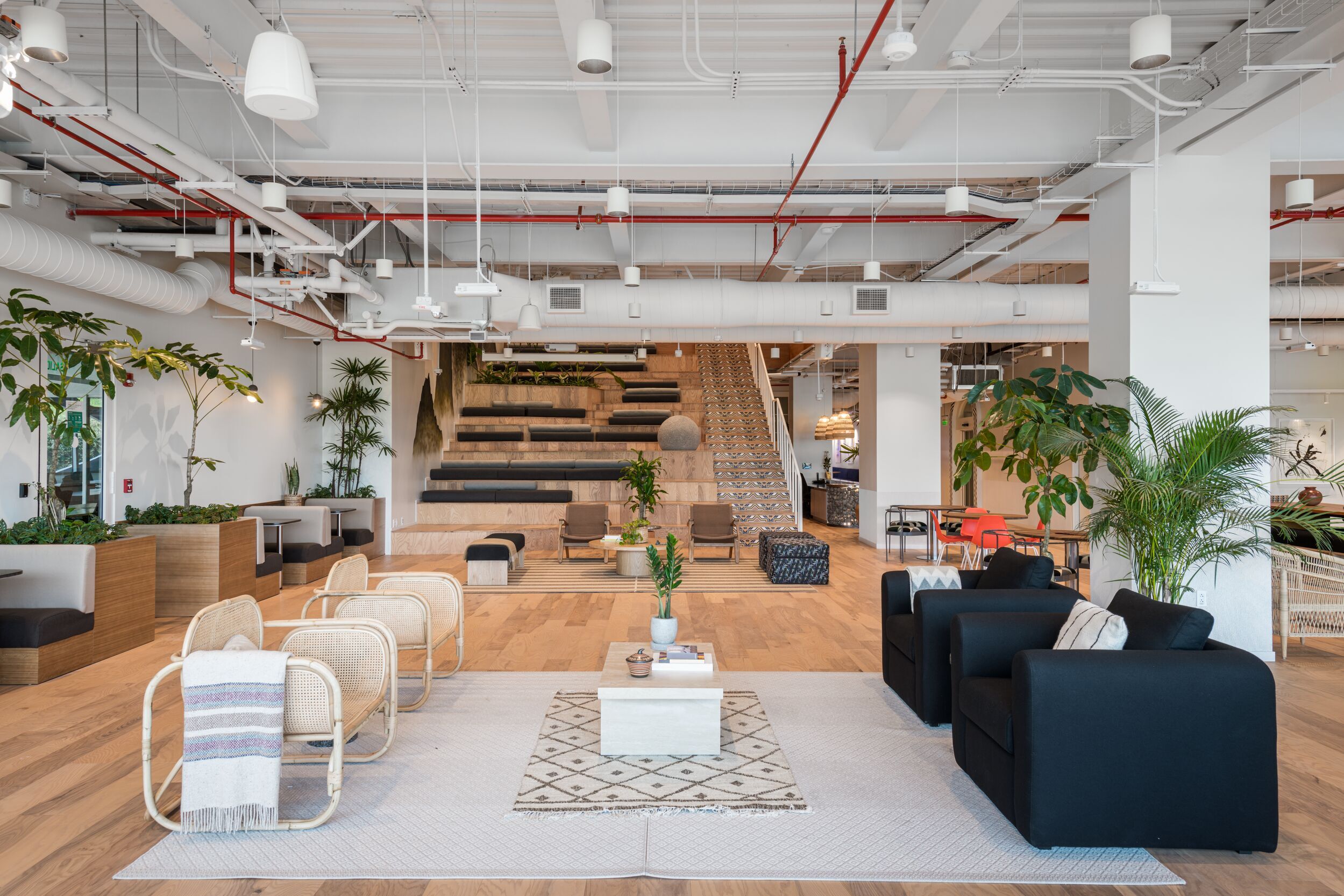 Escrit&oacute;rio WeWork: cuidado com a ergonomia &eacute; uma das vantagens dos escrit&oacute;rios em rela&ccedil;&atilde;o ao home office