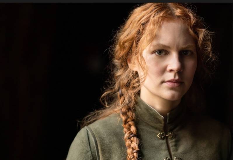Série mostra juventude de Elizabeth I, com abuso, conspiração e drama