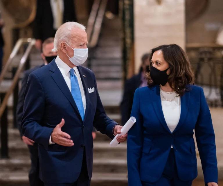 Biden desiste de eleição nos EUA