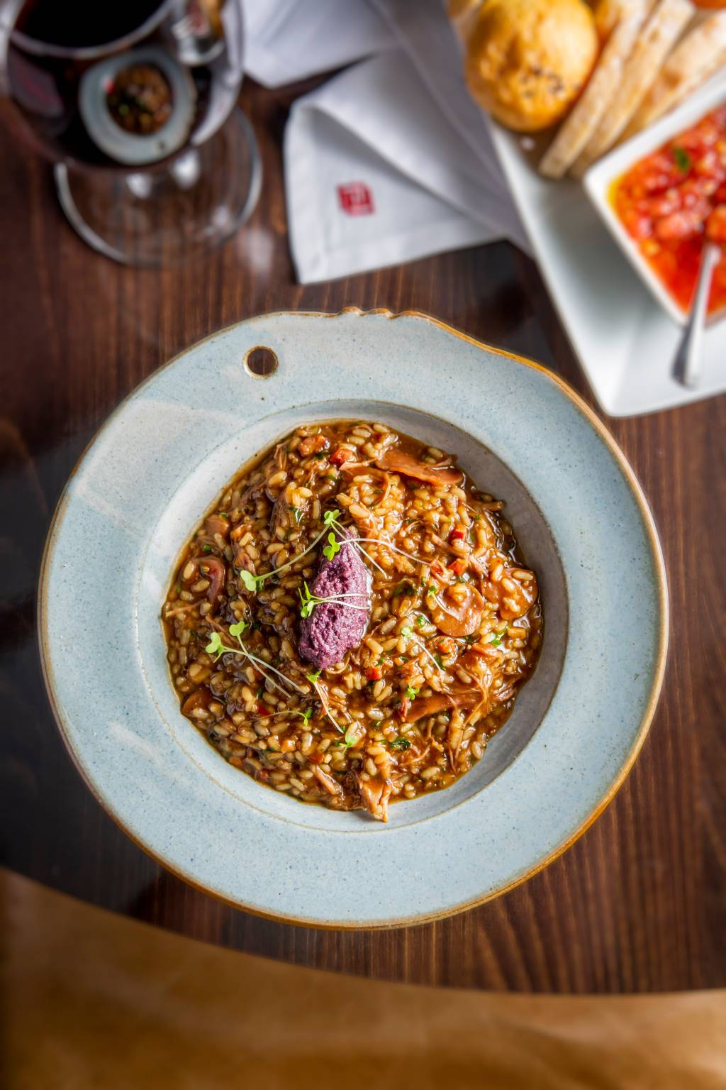 Arroz de pato e mais receitas para harmonizar com vinho neste Dia dos Pais