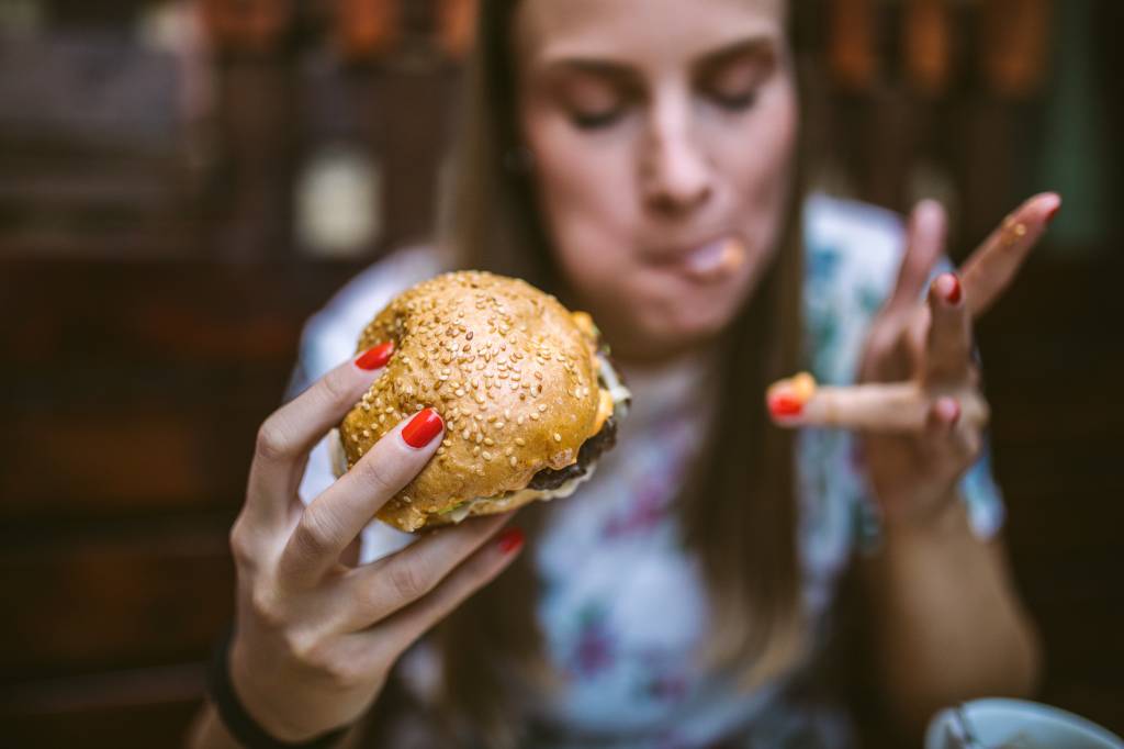 Fome emocional: o que é e como reconhecer