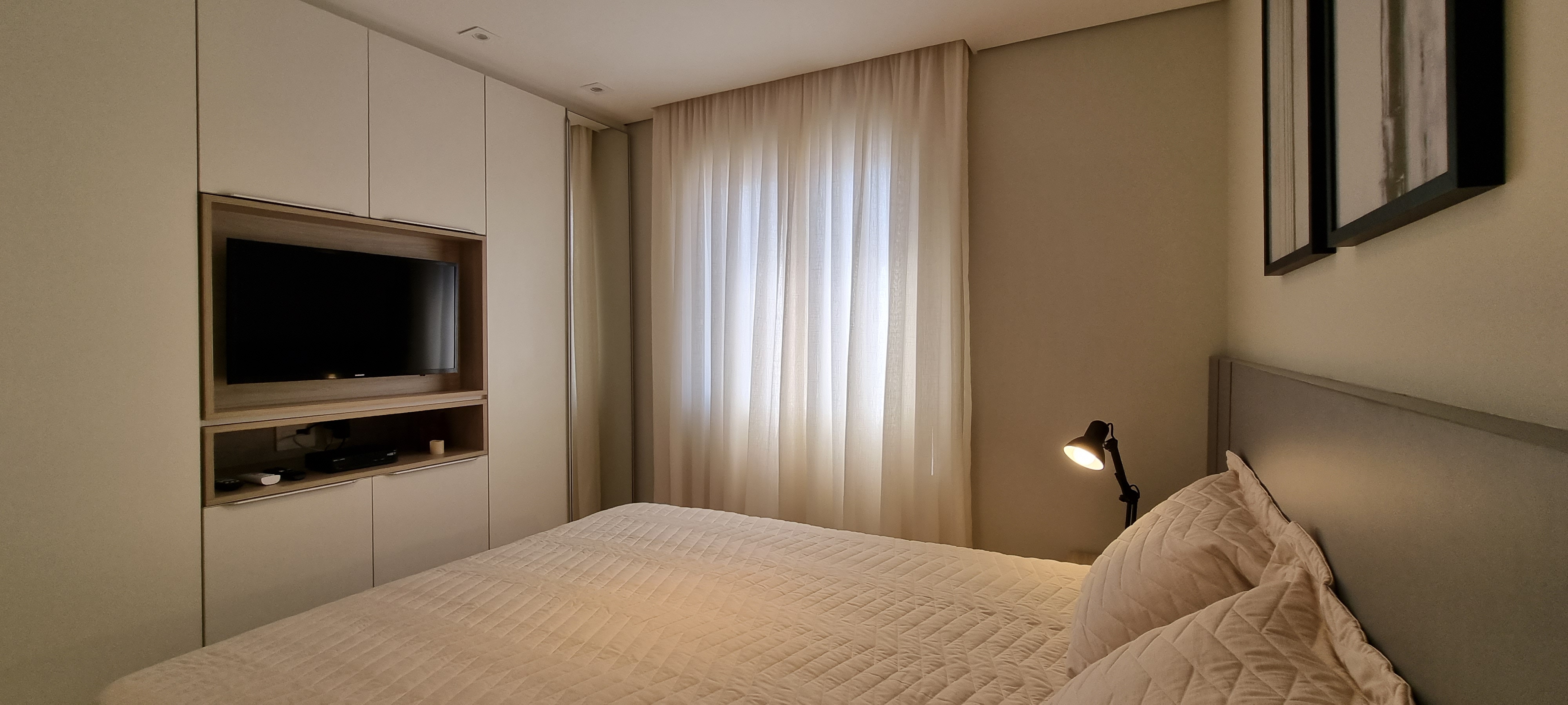 Com 34m&sup2;, esse est&uacute;dio foi decorado com base em an&aacute;lise corporal