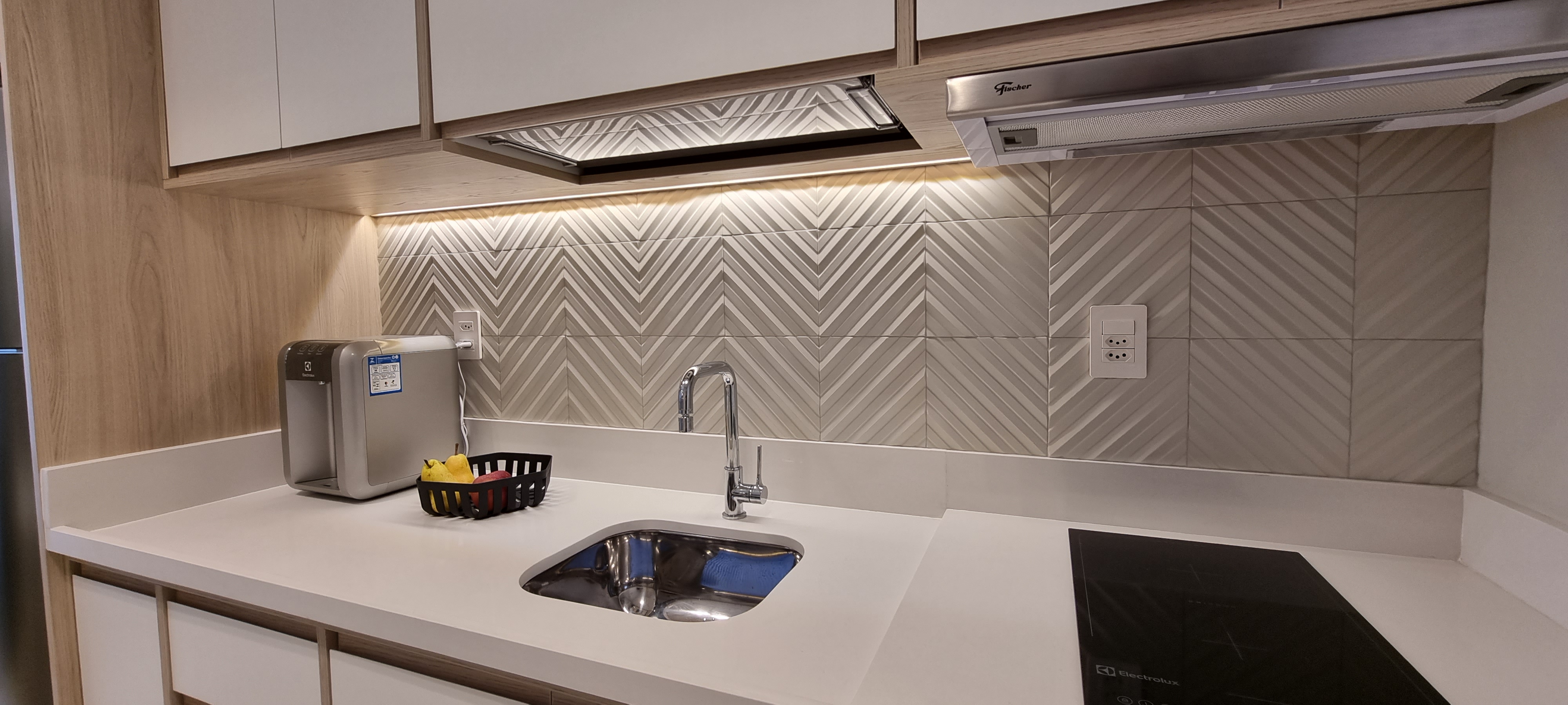 Com 34m&sup2;, esse est&uacute;dio foi decorado com base em an&aacute;lise corporal