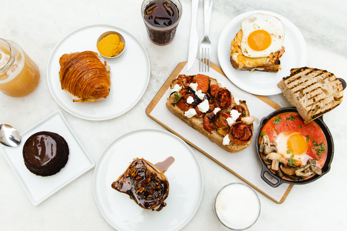 Do cold brew ao bolo vulcão: receitas imperdíveis para um brunch em casa