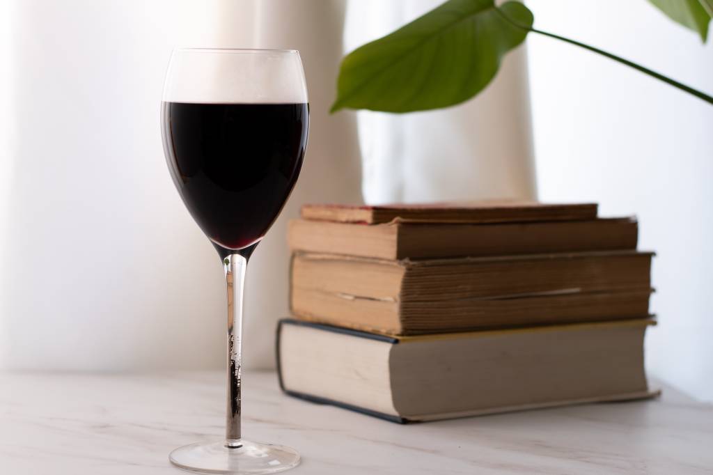 5 livros imperdíveis para quem ama vinhos