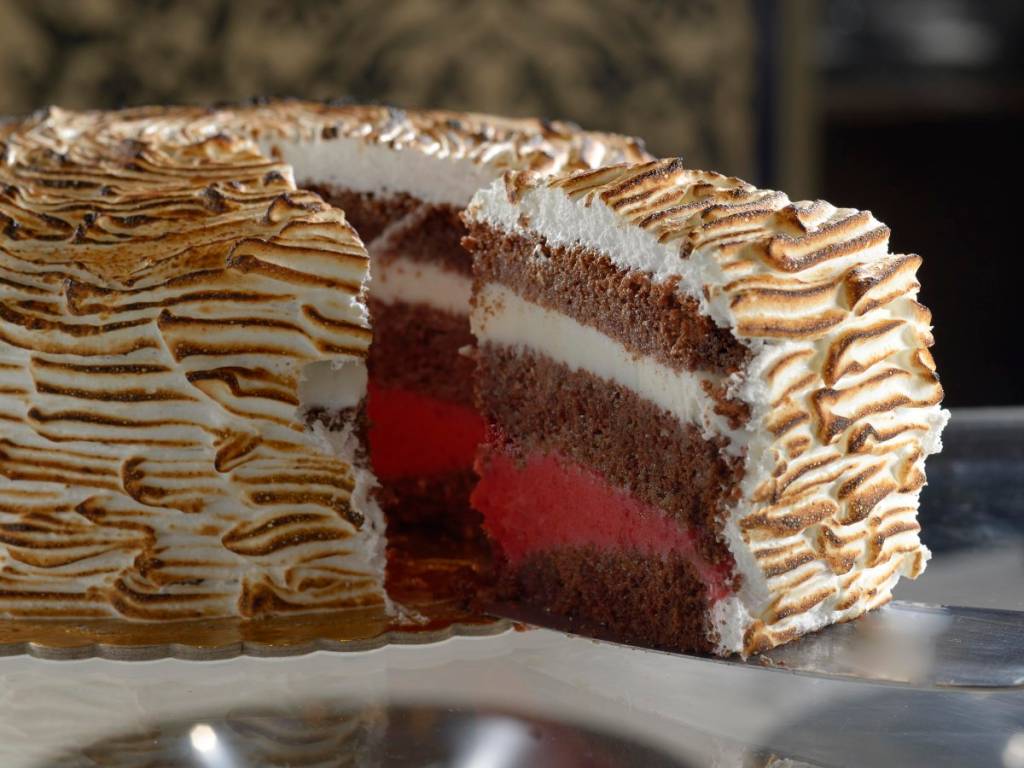 Sobremesa perfeita para os dias quentes: aprenda a fazer Baked Alaska