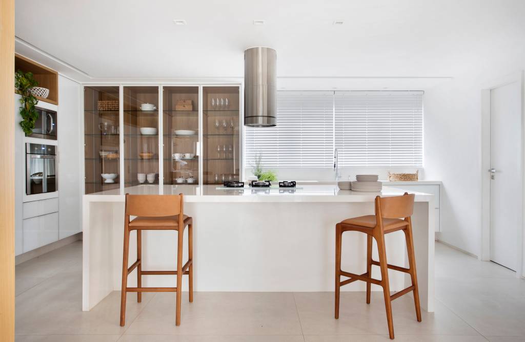 Residência em Itaipava com 480m2 renovada pelo escritório DIEGO RAPOSO ARQUITETURA _ foto 22 Casa com decoração elegante e neutra