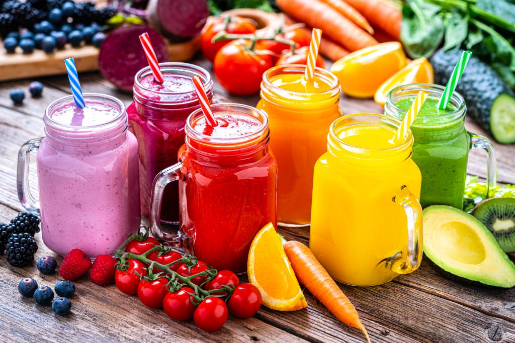 Arco-íris de sucos: receitas e benefícios das frutas de cada cor