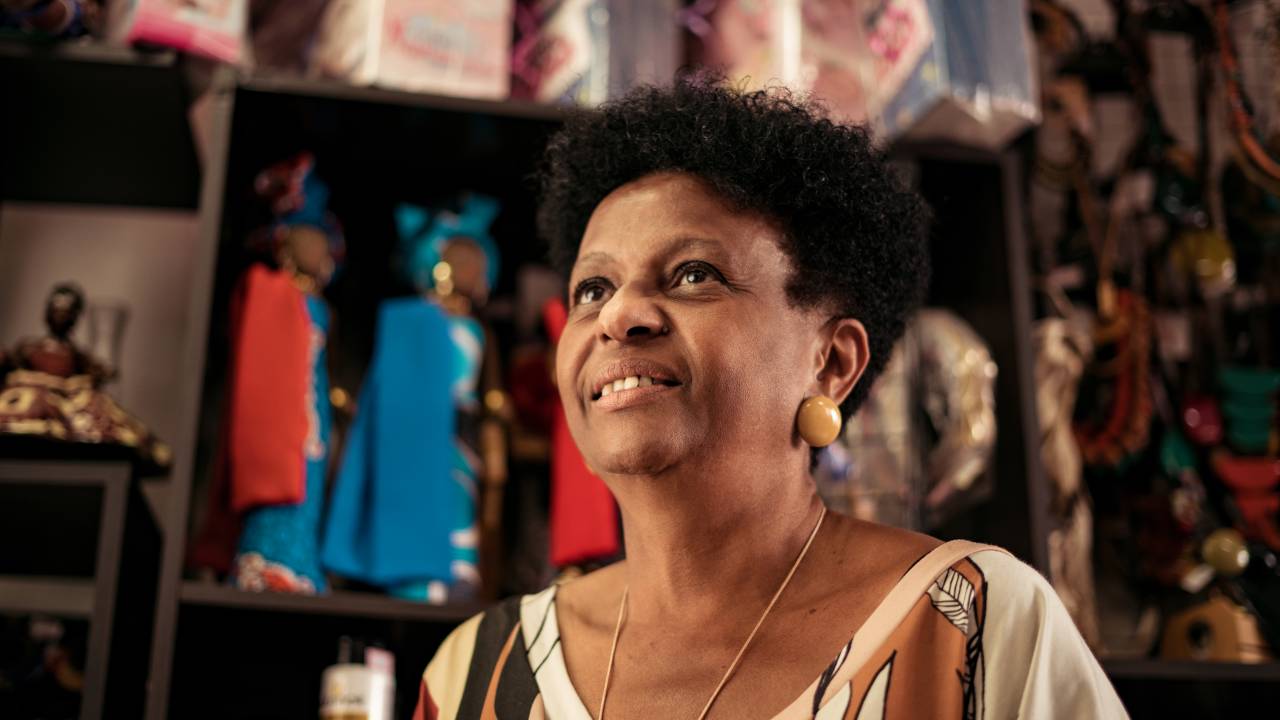 Maria das Graças Santos, dona do salão Afro N'zinga, em Brasília.