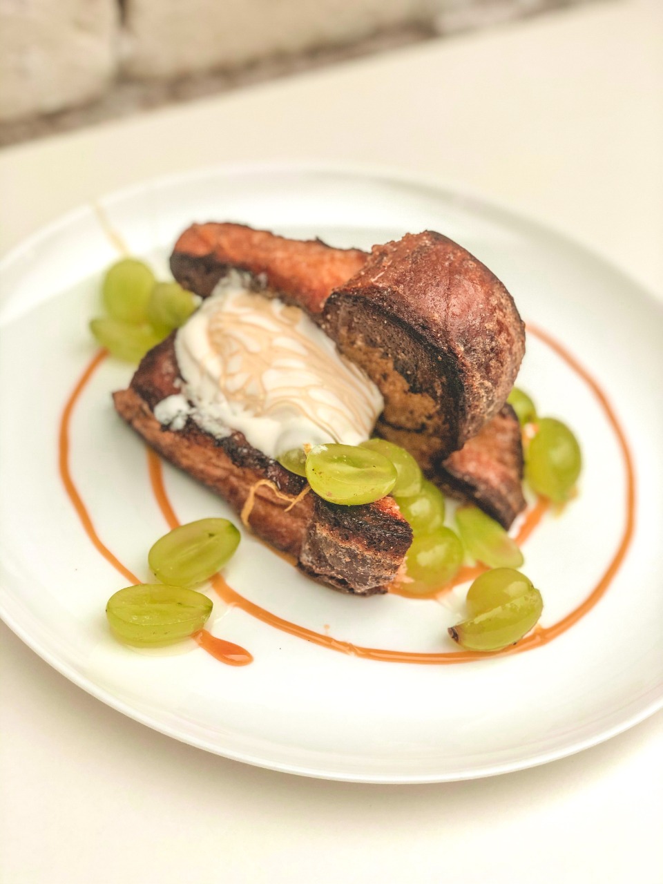 Rabanada com especiarias e coalhada doce