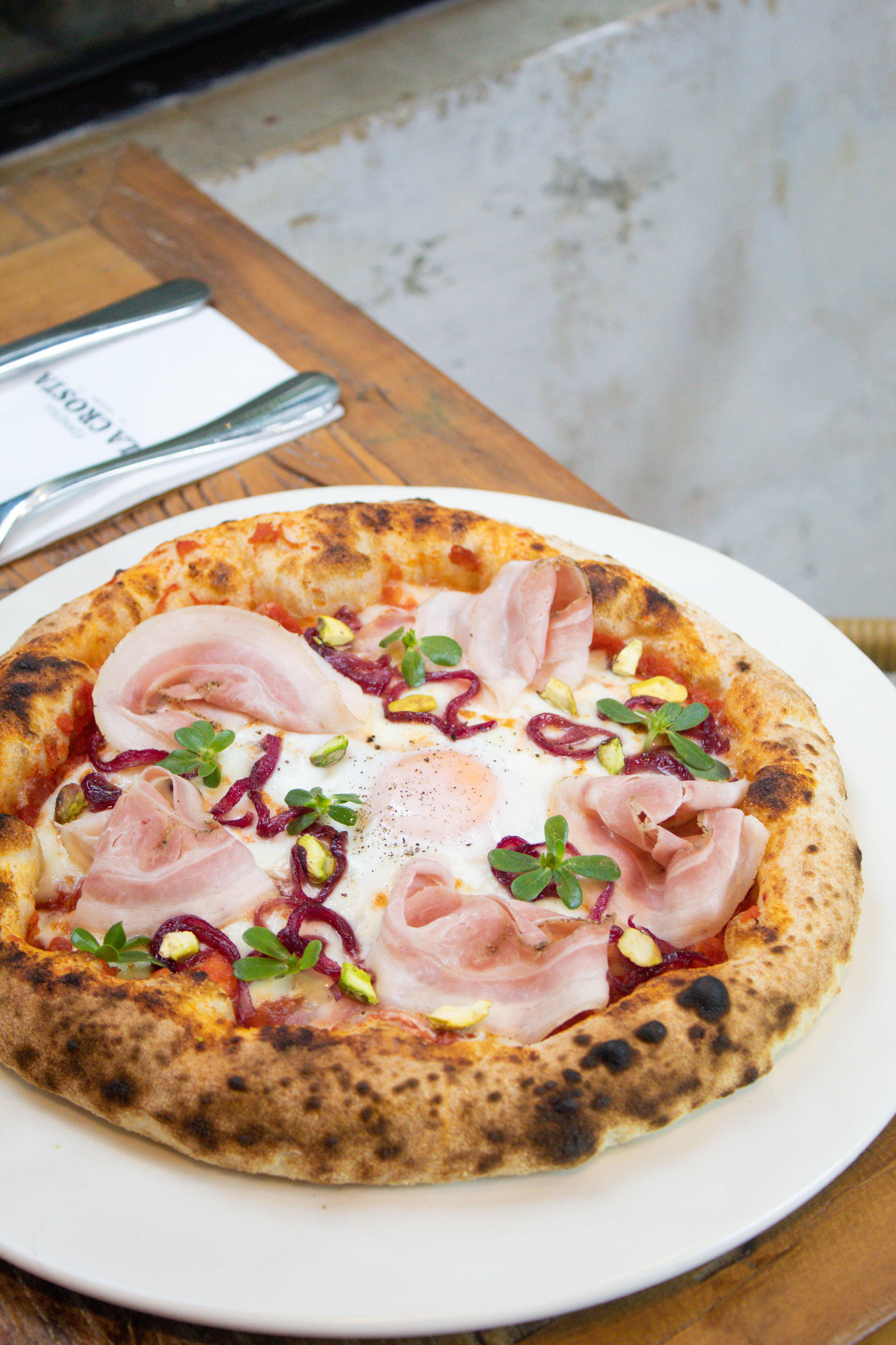 Pizza portuguesa do La Crosta Forneria