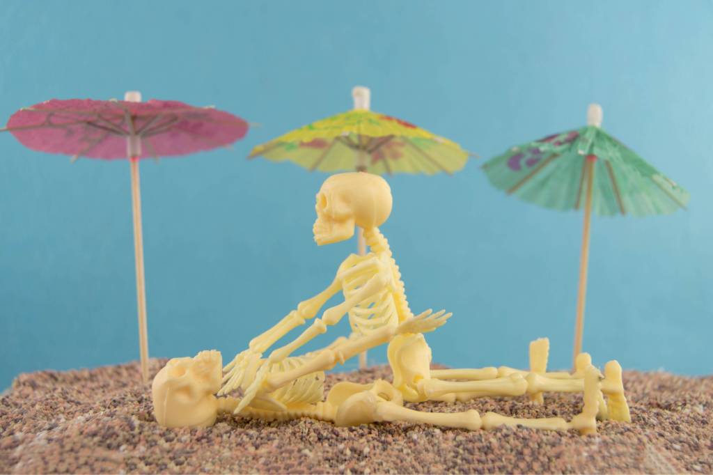 Menos romance e mais areia: quando o sexo na praia não sai como o esperado