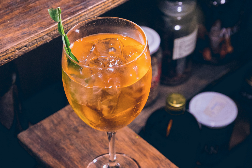 Receita do drinque Carqueja Spritz