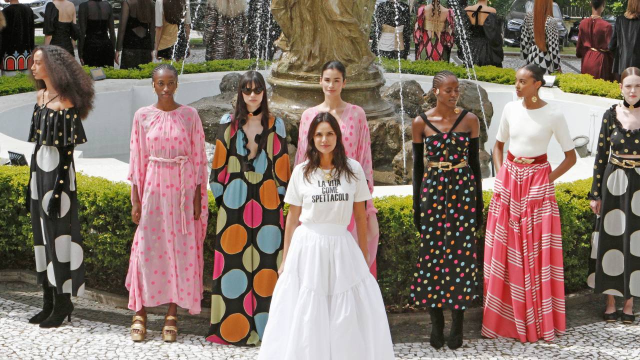 Cris Barros apresenta coleção LA VITA COME SPETTACOLO, preview do Inverno 2023.