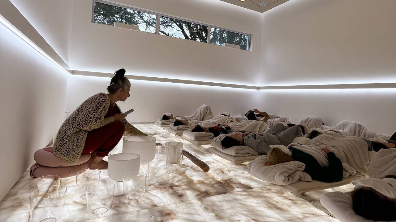 Sound healing: conheça a terapia através do som.