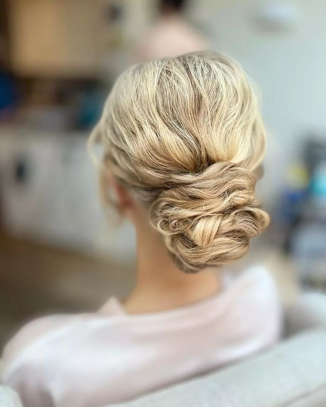 coque-torcido-penteado-noiva Inspirações de penteados para noivas de cabelo longo.