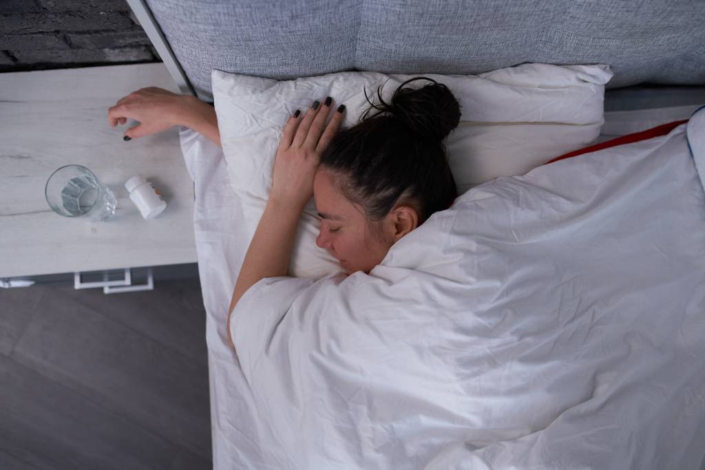 Melatonina realmente nos ajuda a dormir? Entenda mais sobre o medicamento