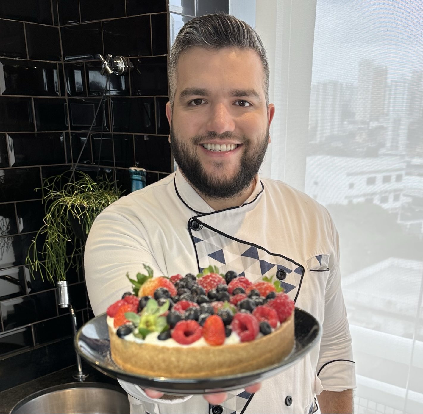Torta de frutas vermelhas, receita do chef Gabriel Pita, da Doceria Zucker