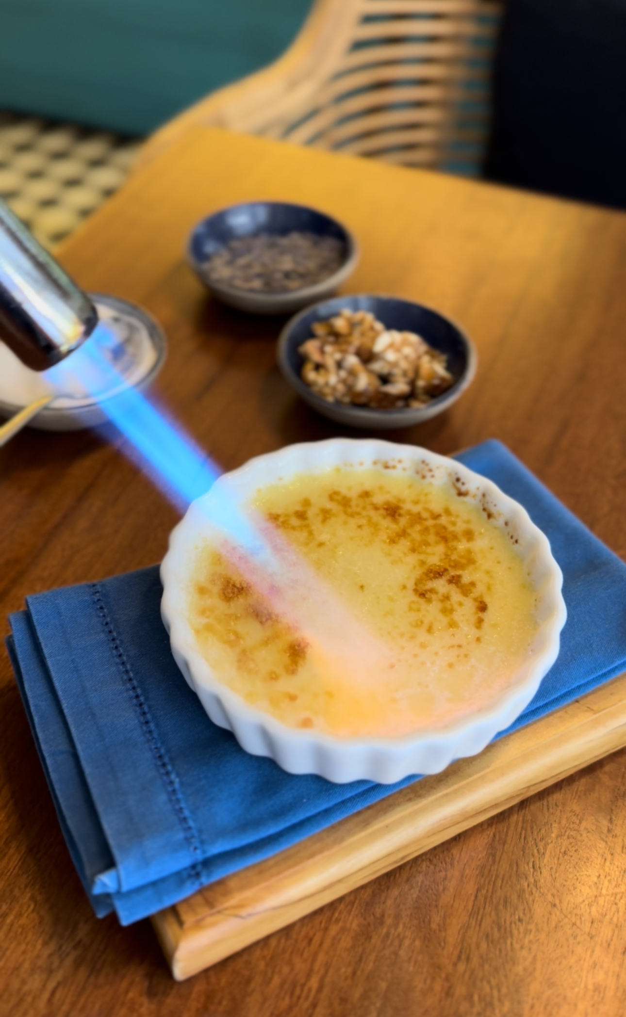 O cr&eacute;me br&ucirc;l&eacute;e &eacute; uma sobremesa cl&aacute;ssica da culin&aacute;ria francesa