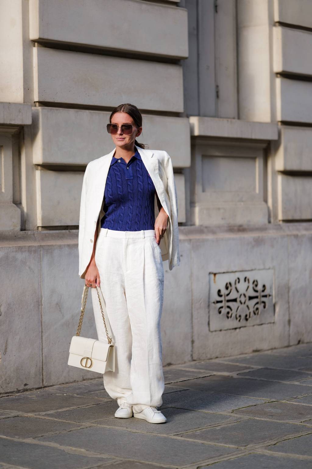 Fashion Photo Session In Paris – April 2023 camisa polo com terno feminino