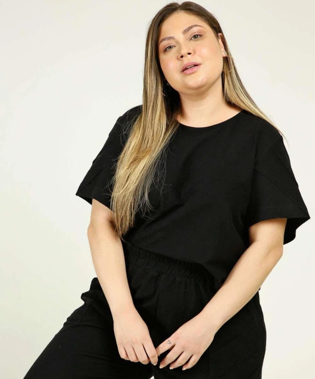 Camiseta preta plus size