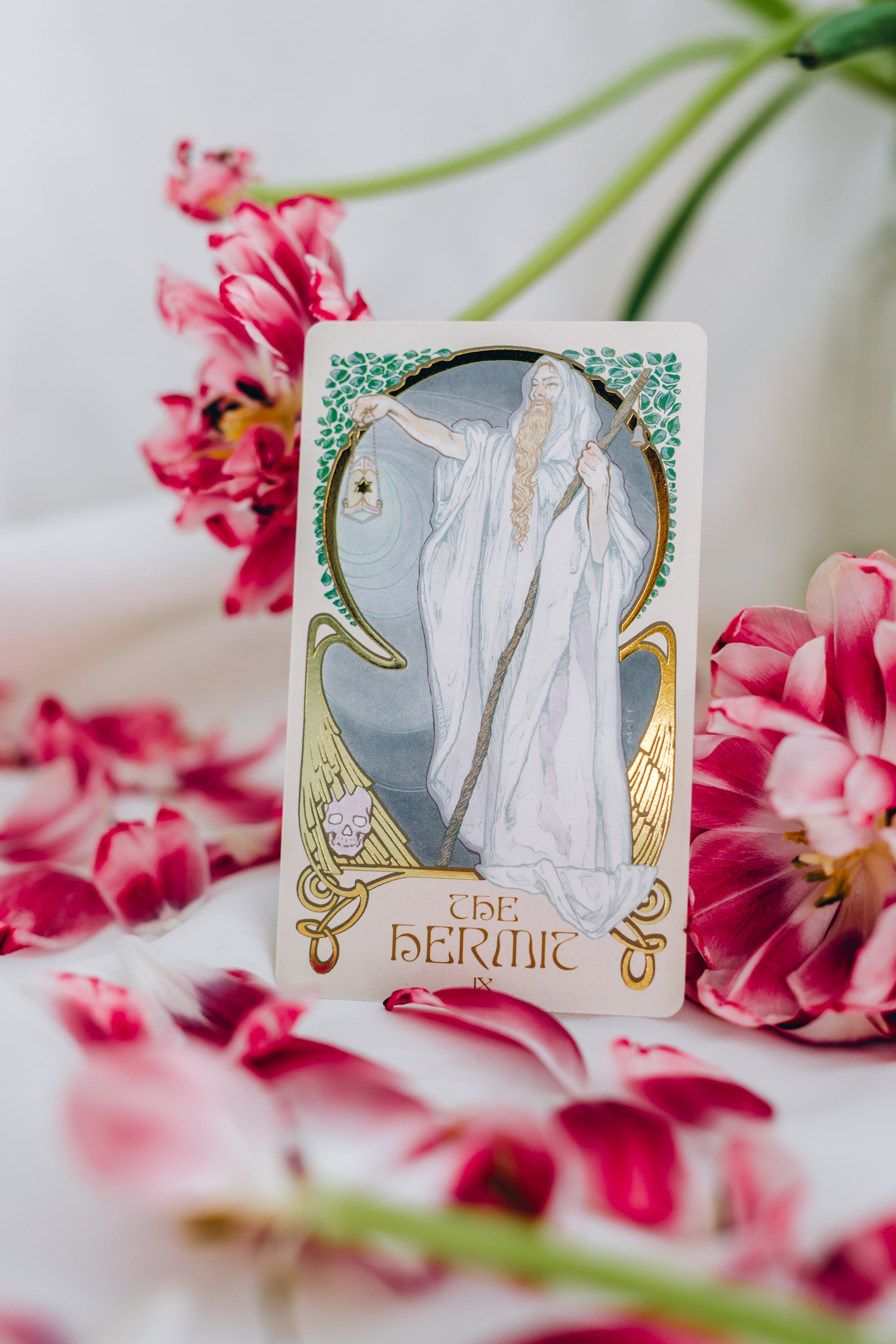 A carta do Eremita no Tar&ocirc; &eacute; frequentemente associada &agrave; introspec&ccedil;&atilde;o, sabedoria e busca interior