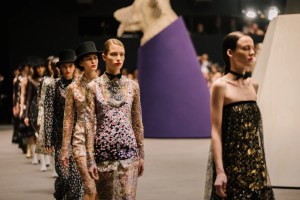 Desfile de Alta-Costura da coleção Primavera/Verão 2023 da Chanel