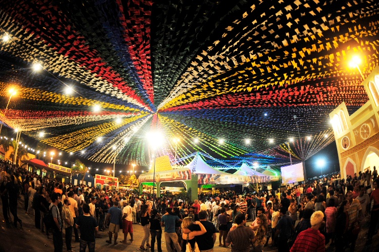 Estrutura grandiosa marca a Festa Junina da Portuguesa.