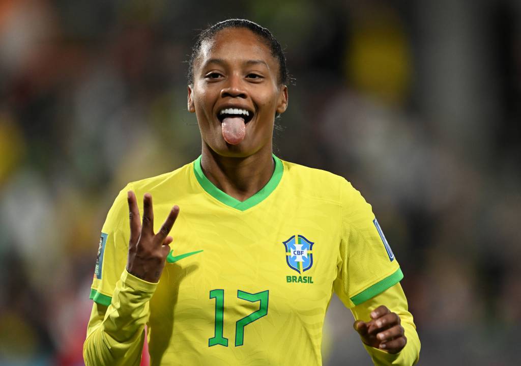 Brasil goleia Panamá em estreia na Copa do Mundo