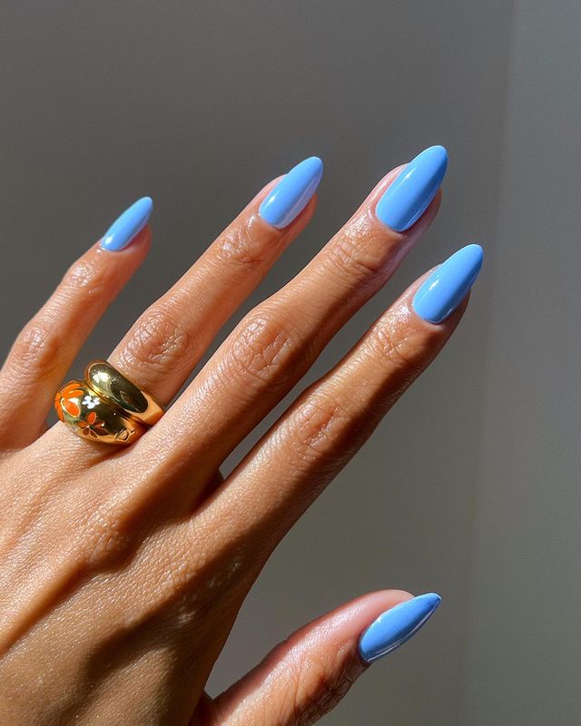 Blueberry milk nails: Conhe&ccedil;a as unhas queridinhas do momento