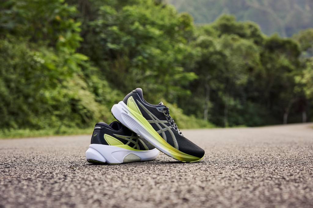 27. ASICS ASICS