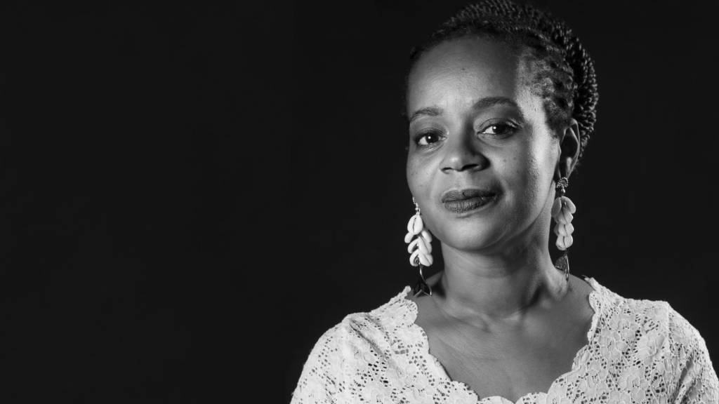 Eliana Alves dá vida às palavras em histórias sobre ancestralidade