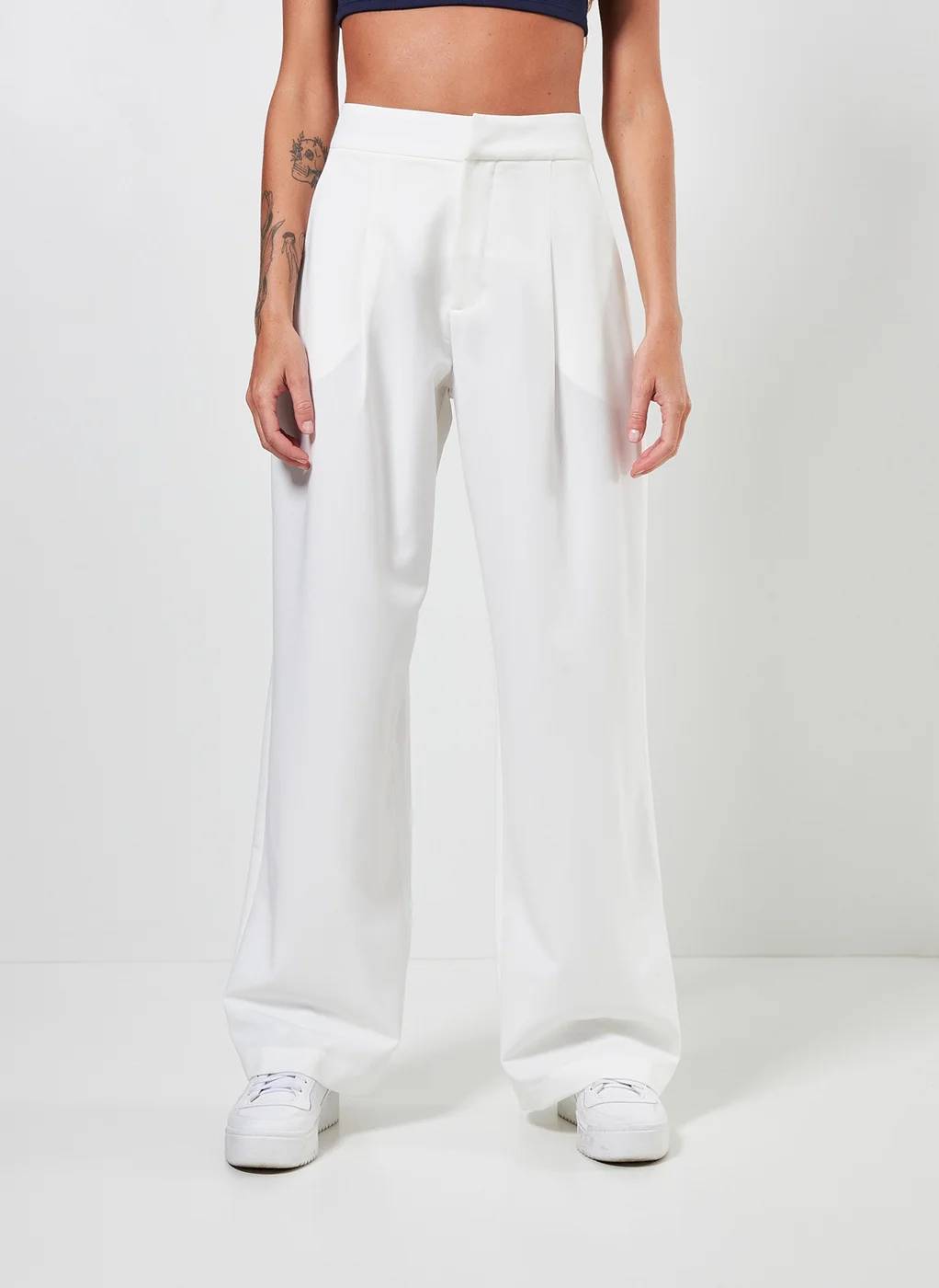 Cal&ccedil;a branca de alfaiataria