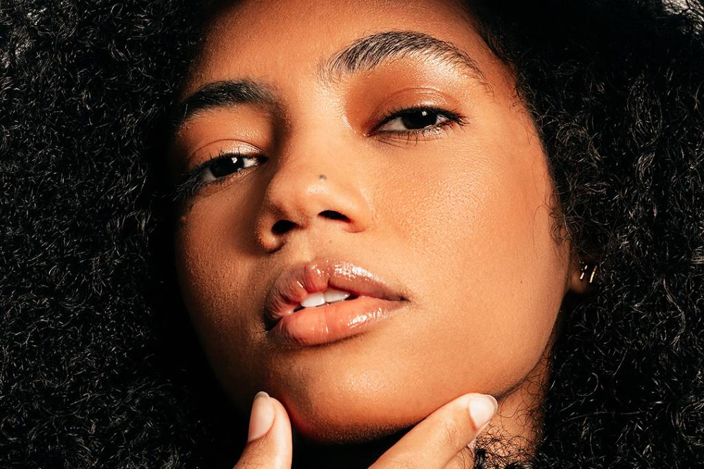 labios-com-gloss Quais são os ingredientes de um lip plumper e como eles atuam nos lábios?