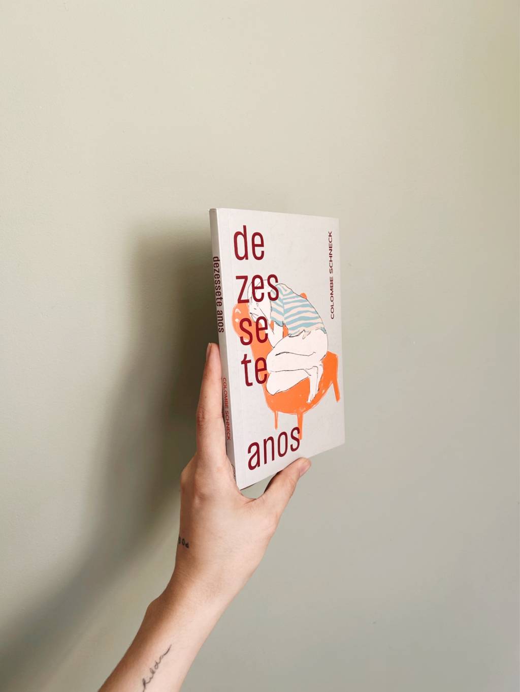 Circuito Escritos de Mulheres: “Dezessete Anos”, de Colombe Schneck
