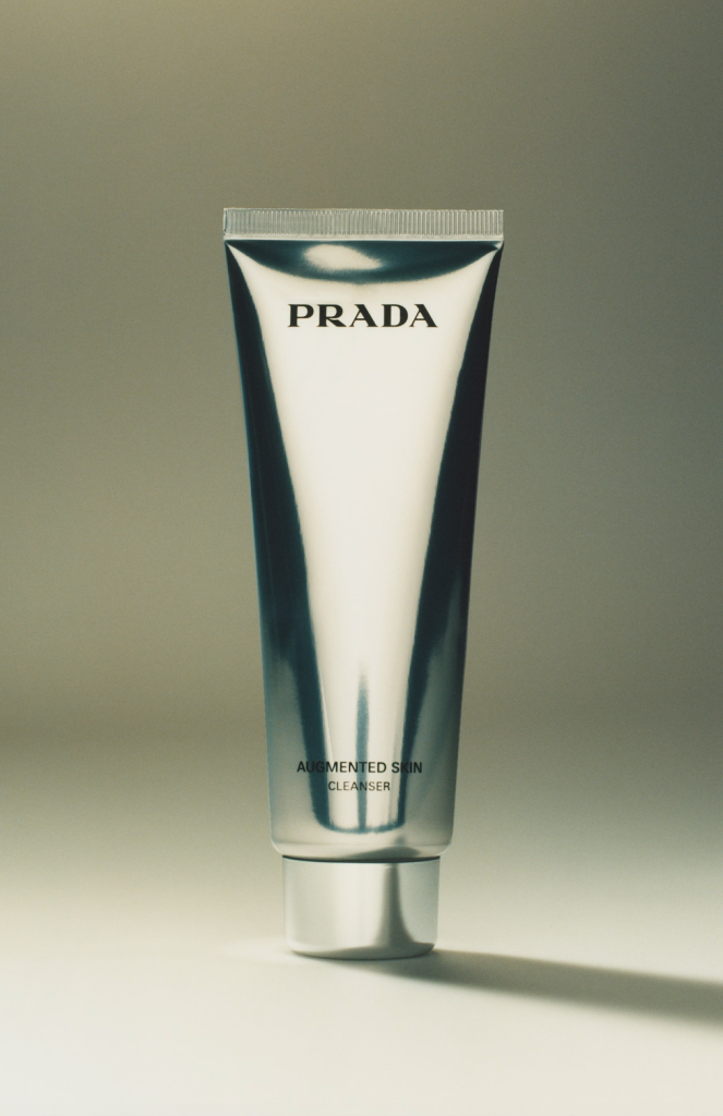 Prada lança linha de maquiagem e skincare