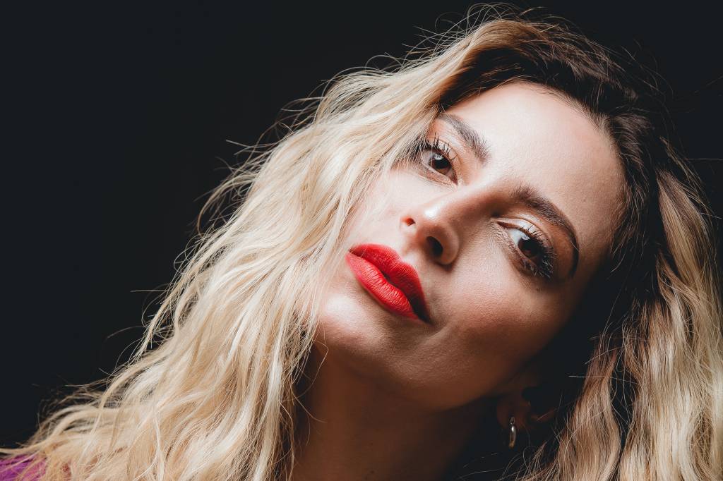 Thais Piza entrega detalhes do musical “Uma Linda Mulher”