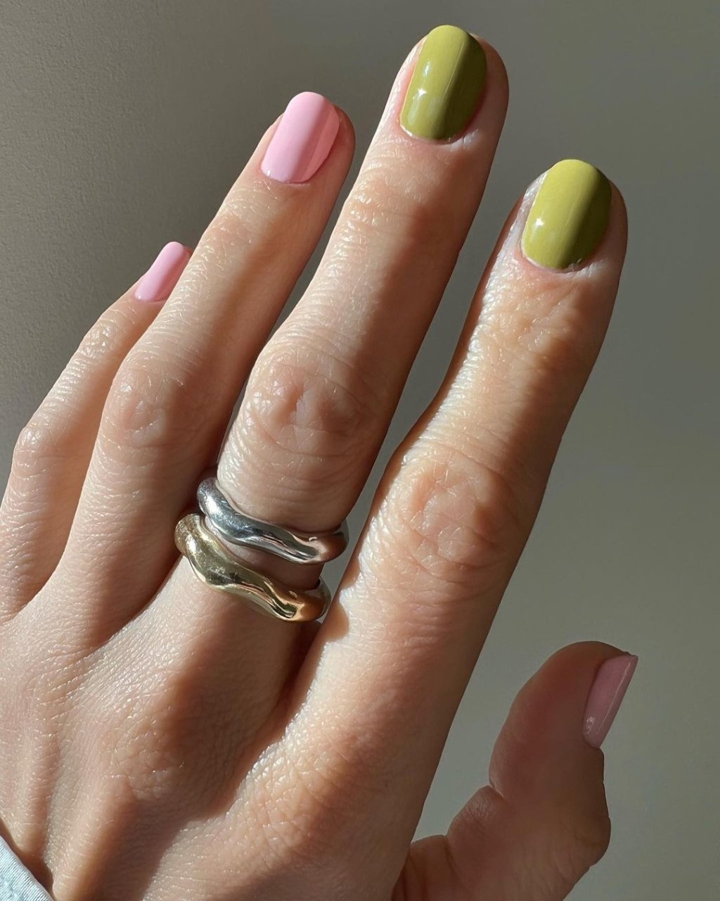 unhas matchá com rosa claro