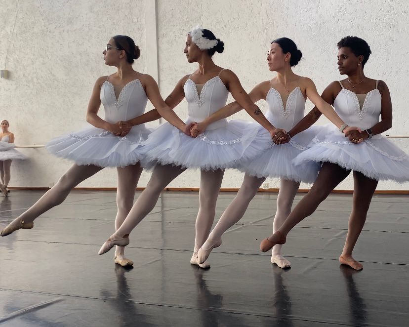 O ballet ‘O Lago dos Cisnes’ ganha remontagem com bailarinas adultas