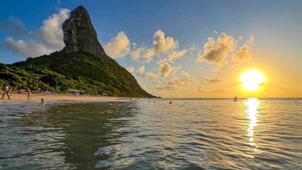 Praia da Conceição em Fernando de Noronha.