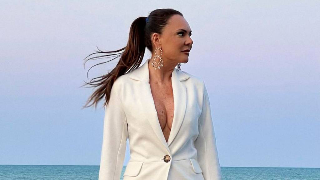 A potência de Iara Sanny, influenciadora que desafia o etarismo na moda