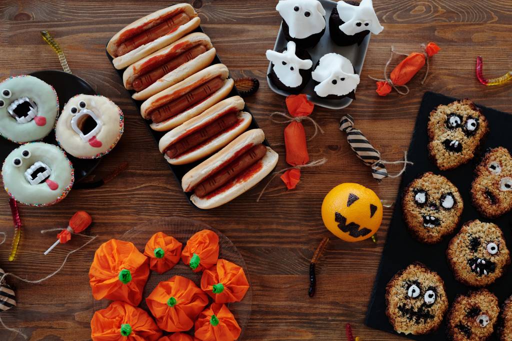 Aperitivos de arrepiar: 4 decorações de Halloween para suas receitas