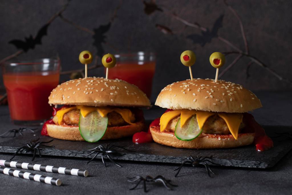 mini-hamburguer-alienigena-Halloween-comidas-aperitivos-criativos