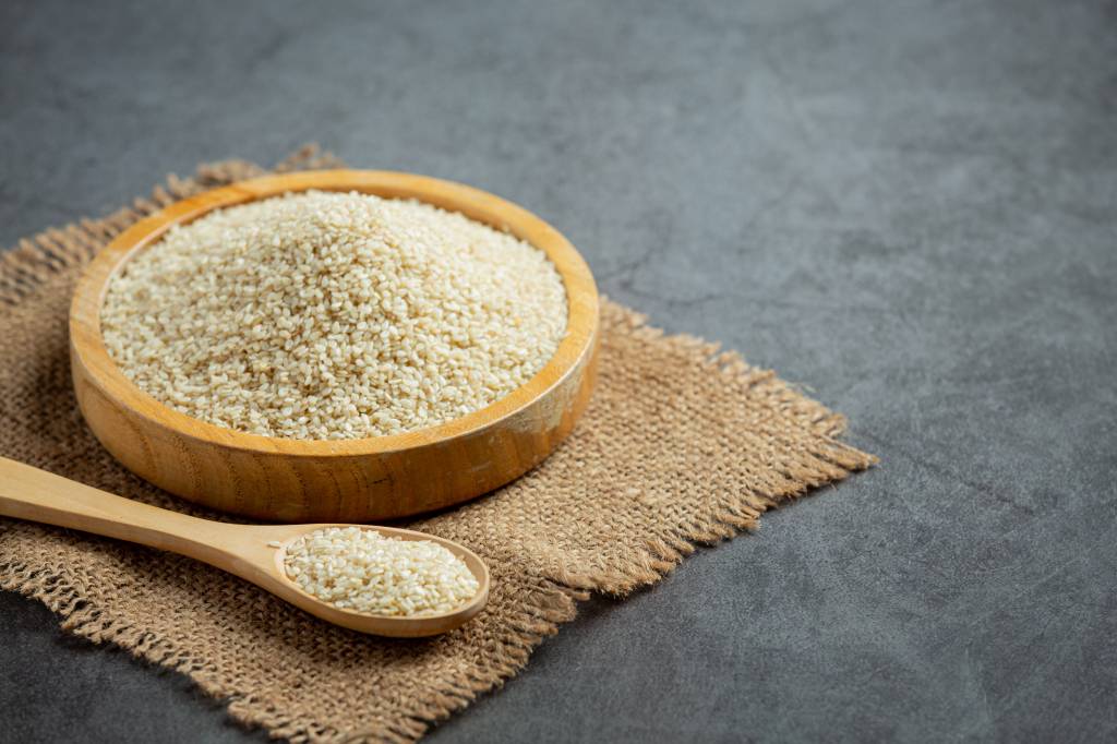 Psyllium emagrece? Tudo sobre a fibra febre das redes sociais
